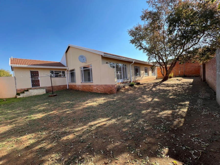 3 Bedroom Property for Sale in Universitas Ridge Free State